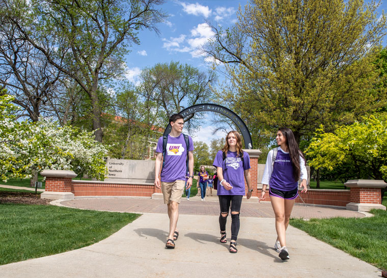 UNI students walking on campus